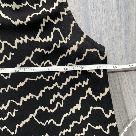 *** Black and White Philosophy Tank - Picture 4 of 7